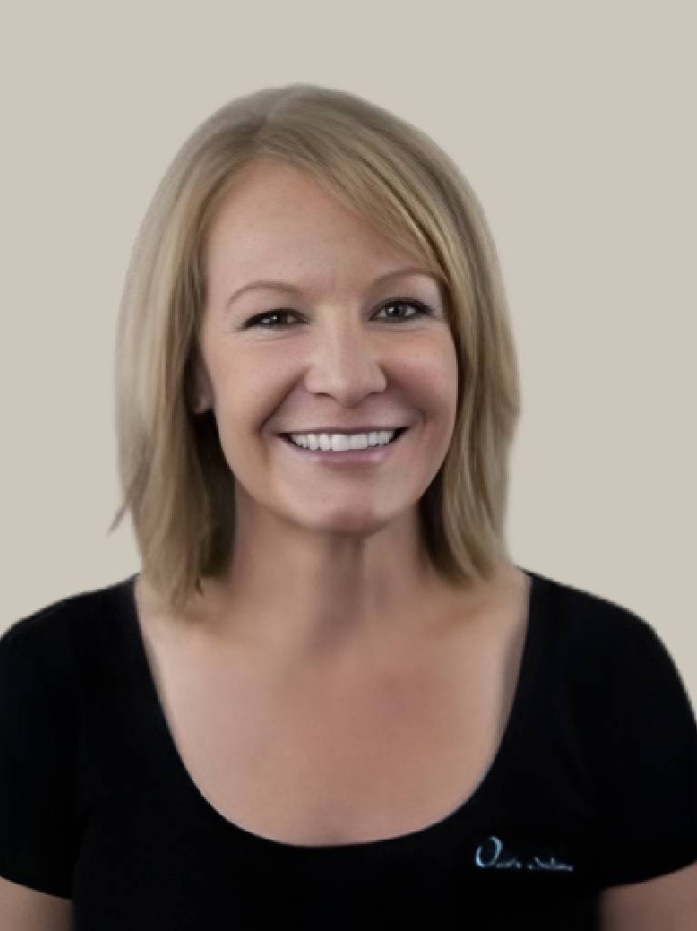 Smiling woman with shoulder-length blonde hair